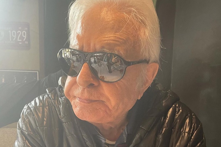 Aos 94 anos, Cid Moreira surge fazendo exercícios com cordas: “Que exemplo”