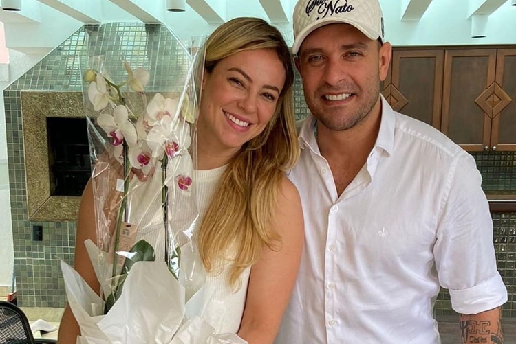 De branco, Paolla Oliveira e Diogo Nogueira levantam suspeita de casamento após ida ao cartório