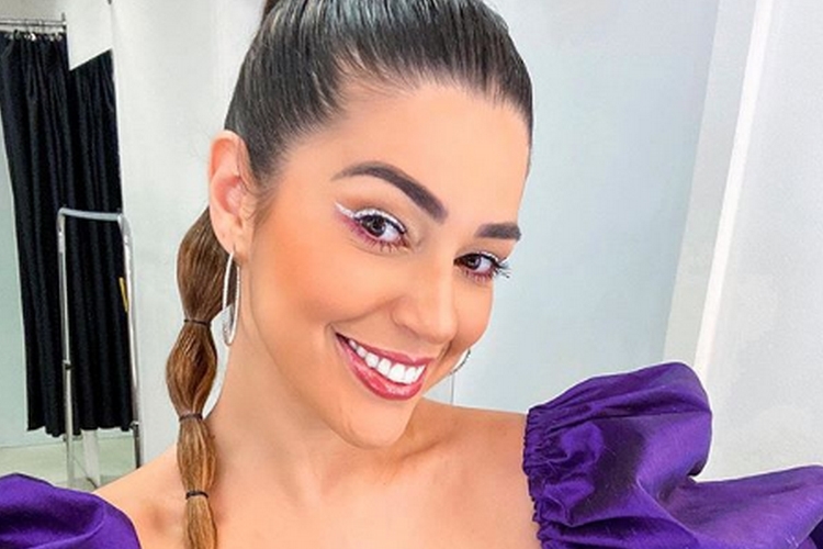 Grávida, Vivian Amorim dança de biquíni, exibe linda barriguinha e coleciona elogios