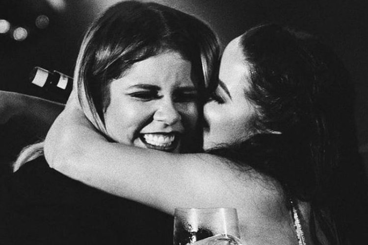 Maraisa mostra um dos últimos presentes que ganhou de Marília Mendonça: “Te amo muito minha amiga”