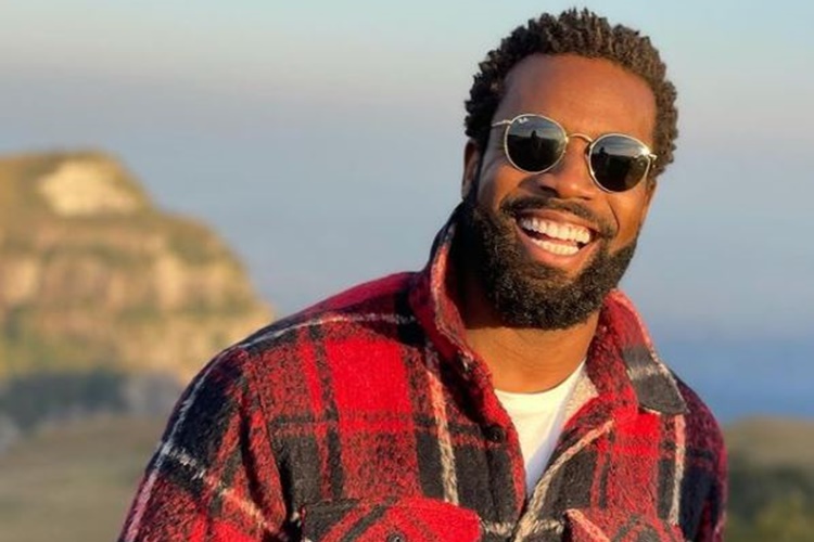 Rafael Zulu posta clique encantador dos pais babando no neto: “Privilégio que tenho de tê-los”