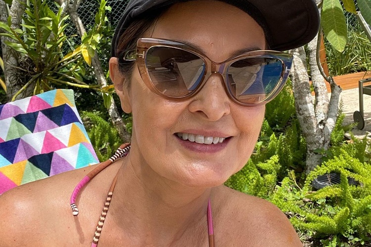 Fátima Bernardes curte banho de sol e faz contagem regressiva para volta ao ‘Encontro’