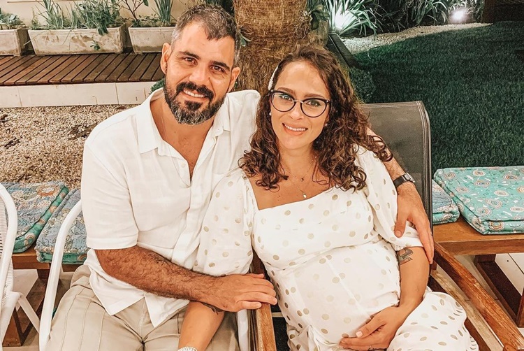 Leticia e Juliano Cazarré completam dez anos de casados: “Passaram voando”