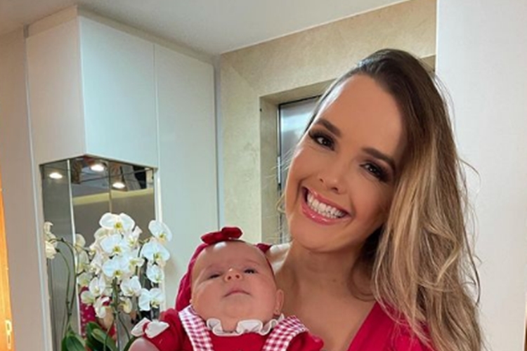 Thaeme comemora o 9º mesversário da filha com o tema Chapeuzinho