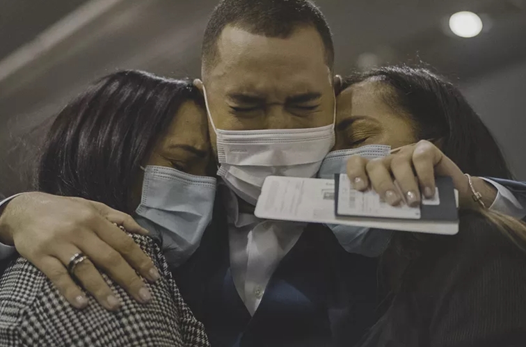 Ex-BBB21, Gil e família (Foto: Reprodução/Globoplay)