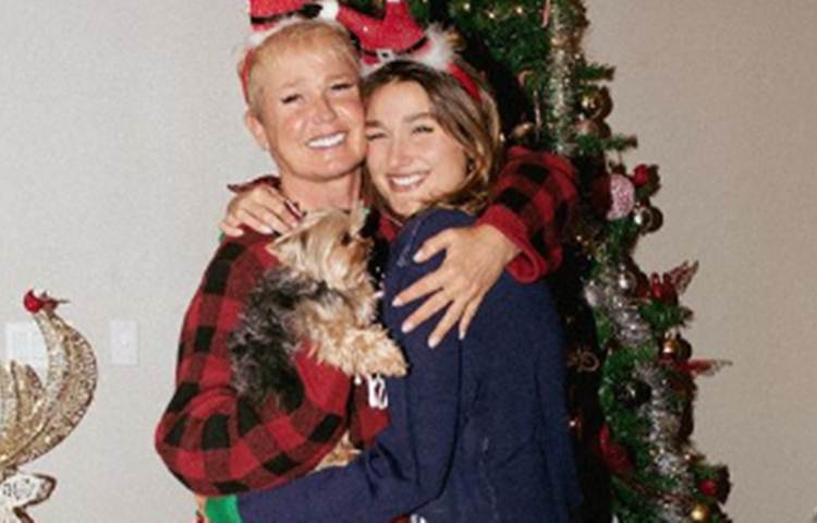 Sasha Meneghel encanta fãs com Natal ao lado da família e de amigos