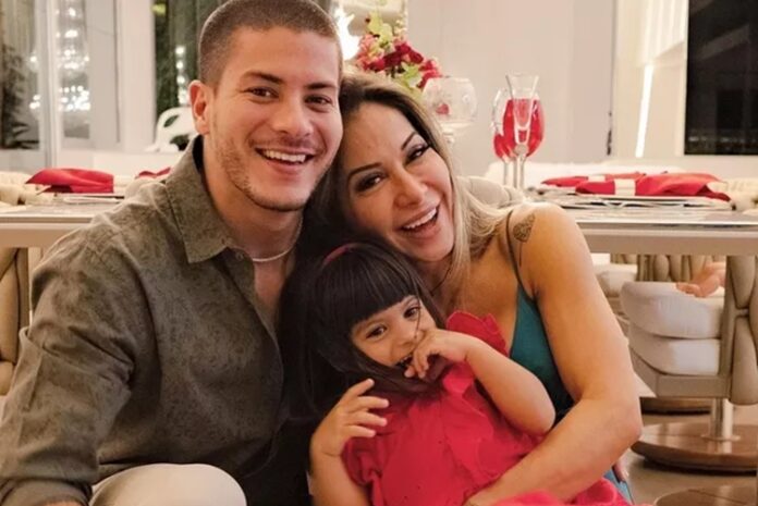 Arthur Aguiar, Maíra Cardi e Sophia