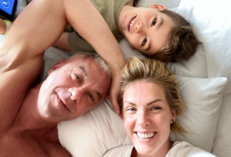 Ana Hickmann Ana Hickmann com a família (Foto: Reprodução/Instagram)