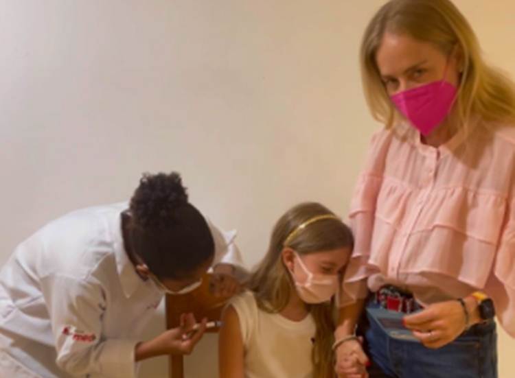 Angélica leva a filha para vacinar contra Covid-19: “dose de vida e esperança”