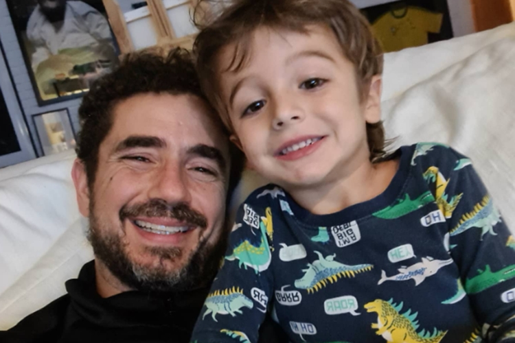 Felipe Andreoli e o filho Rocco reprodução Instagram