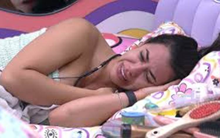 BBB22: Larissa cai no choro após saída de Tiago Abravanel do reality