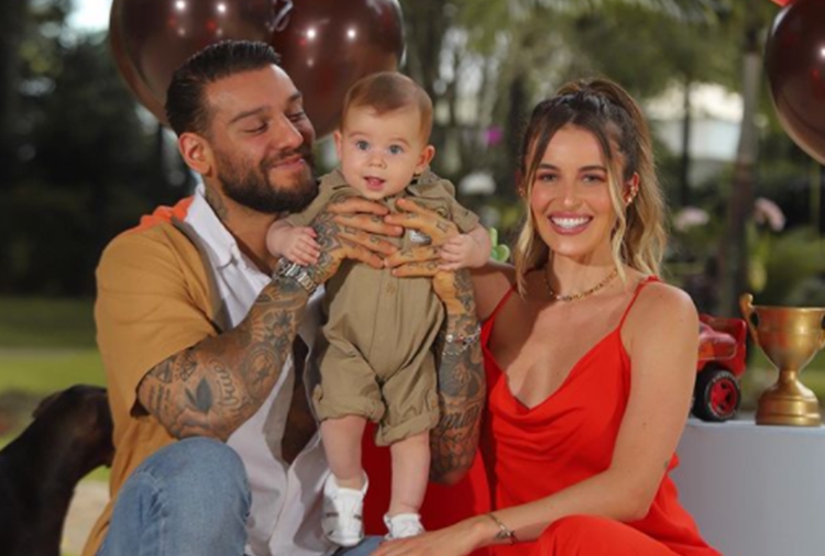 Lorena Carvalho com o filho e Lucas Lucco