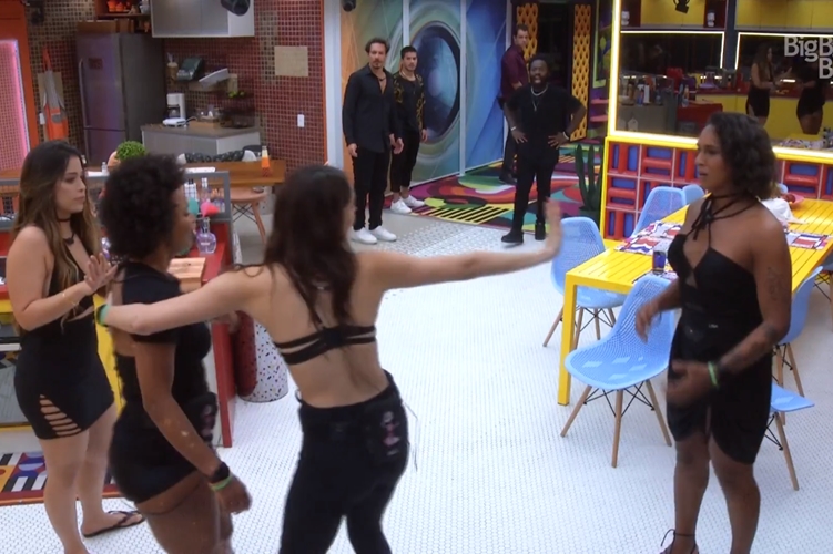 Natália se revolta com Linn da Quebrada Natália se revolta com Linn da Quebrada