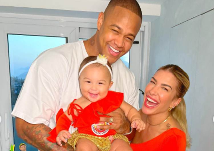 Lore improta e Leo Santana com a filha - Instagram