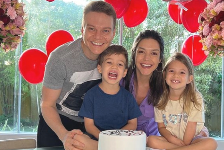 Michel Teló parabenizando Thais Fersoza em seu aniversário Instagram