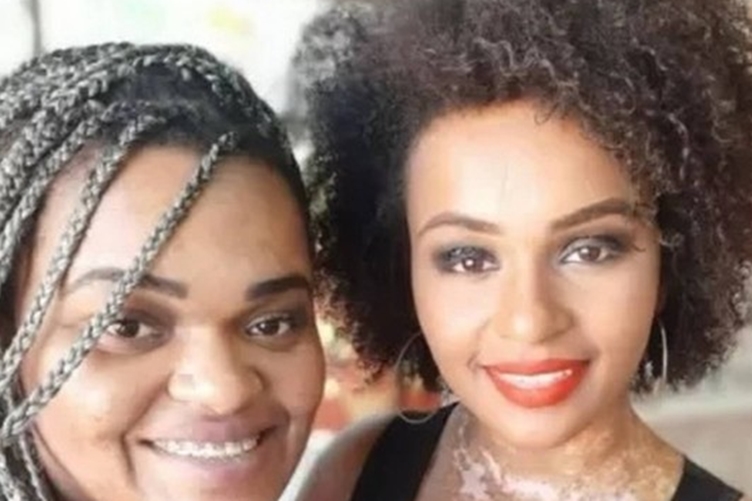 Natália com a mãe Daniela Natália com a mãe Daniela