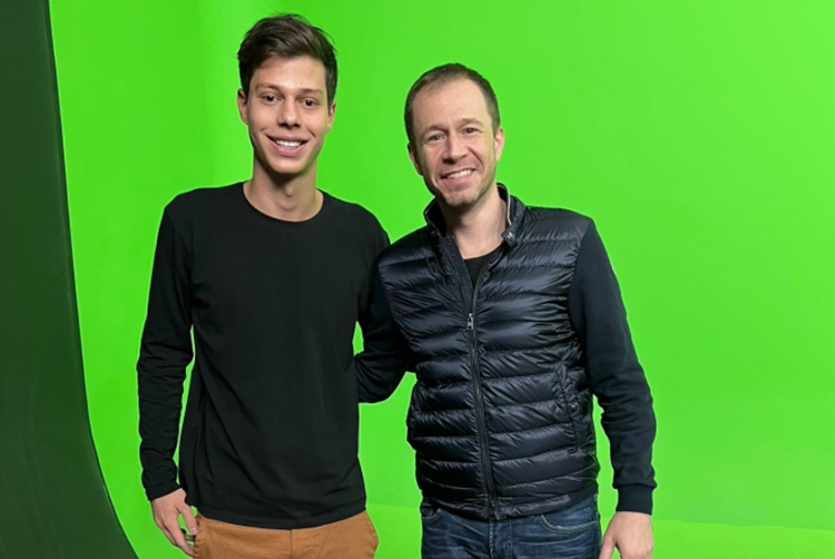 João Pedro Sgarbi realiza sonho de trabalhar ao lado de Tiago Leifert