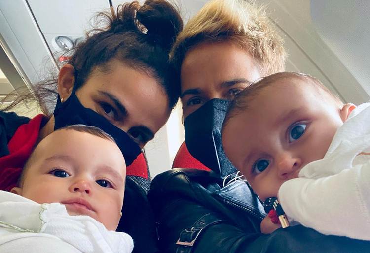 Nanda Costa com filhas e Lan Lanh - Instagram