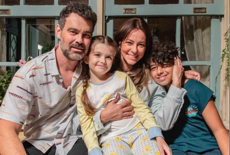 Paolla Oliveira se derrete com família em ‘Cara e Coragem’