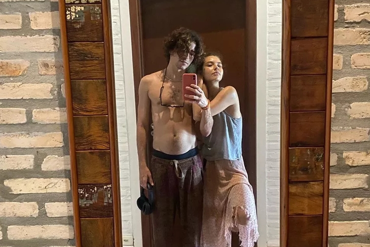 Alanis Guillen e Jesuíta Barbosa Alanis Guillen e Jesuíta Barbosa