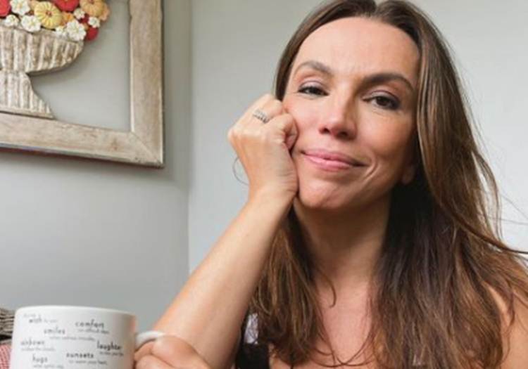 Com Covid-19, Ana Paula Araújo tranquiliza fãs