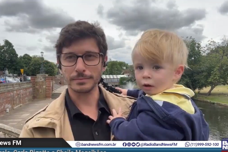 Felipe com o filho na BandNews Felipe Kieling com o filho na BandNews