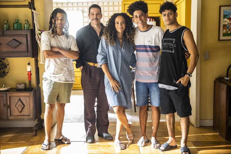 Pantanal - Tenório e Zuleica com os filhos (Globo/João Miguel Júnior)