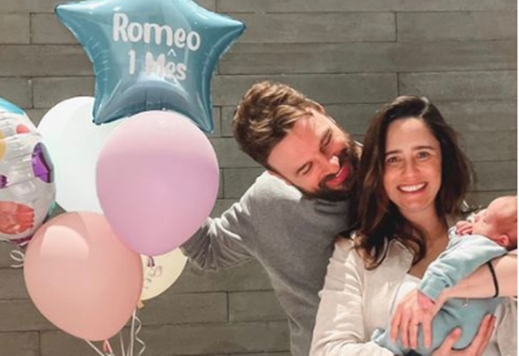 Fernanda Vasconcellos e Cassio Reis com o filho - Instagram