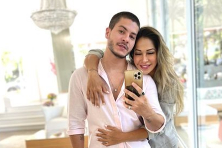 Arthur Aguiar e Maíra Cardi Instagram