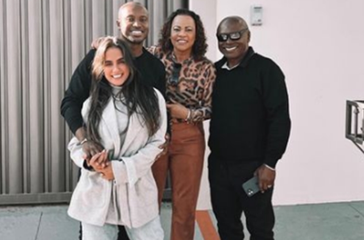 Carol Peixinho com Thiaguinho e os sogros - Instagram