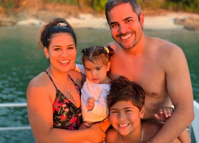 Kaká Diniz com Simone Mendes e os filhos, Henry e Zaya - Instagram