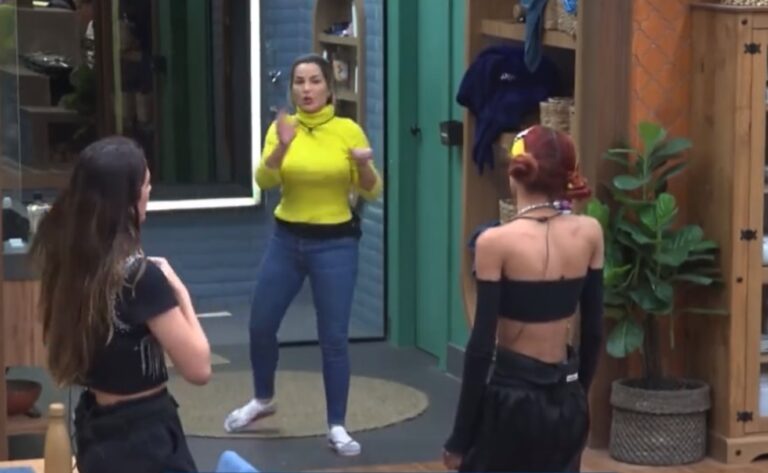 A Fazenda 14: Deolane e Ruivinha discutem feio: “carniceira”