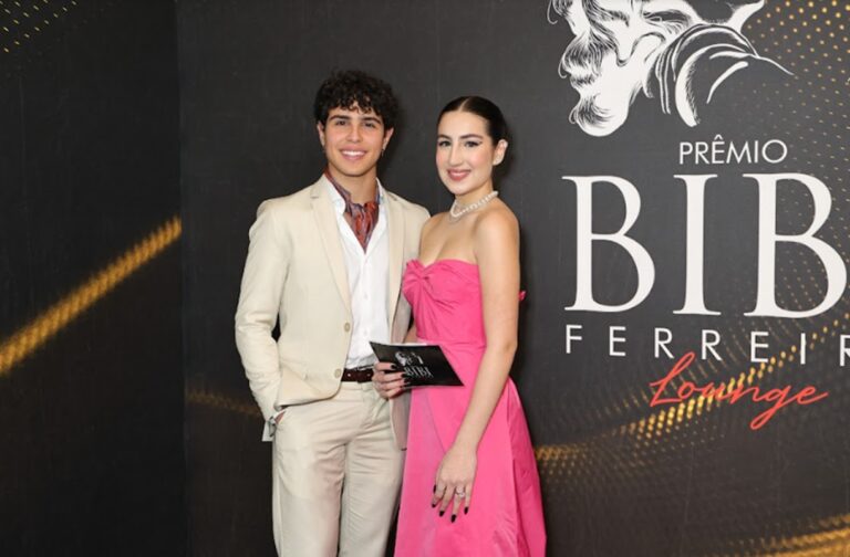 Luisa Bresser comanda o esquenta do Prêmio Bibi Ferreira, cerimônia que prestigia o teatro nacional