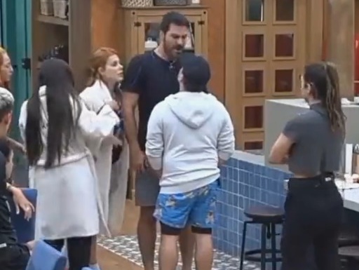 Shay ameaça Lucas