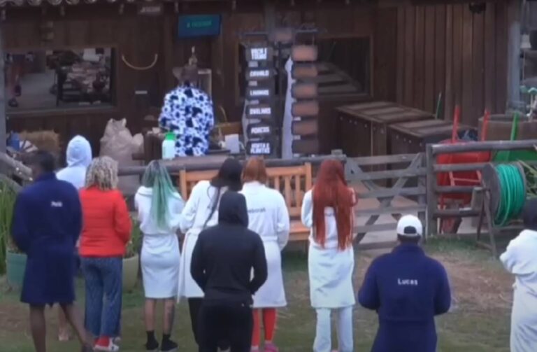 A Fazenda 14: Fazendeiro Alex delega funções para os peões e recebe provocação