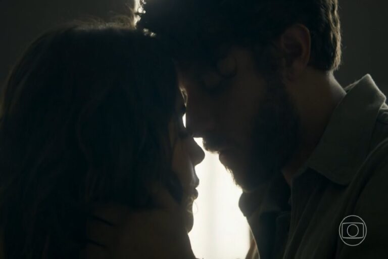 Travessia: Chiara e Ari dão primeiro beijo e internautas vão à loucura