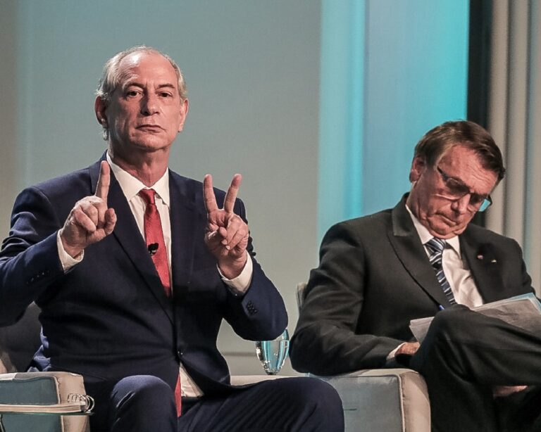 Ciro Gomes causa polêmica ao pedir voto ao lado de Bolsonaro  em clique
