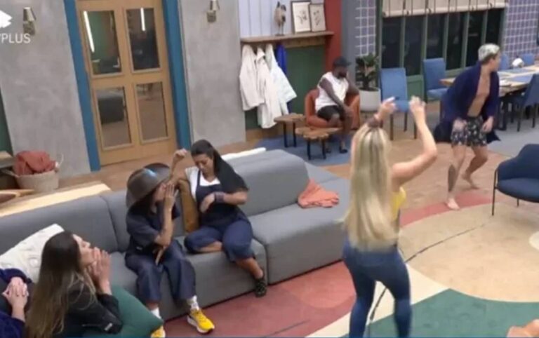 A Fazenda 14: Deolane provoca peoa após prova do fazendeiro