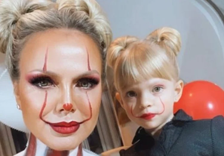 Eliana encanta web ao celebrar Halloween ao lado da filha