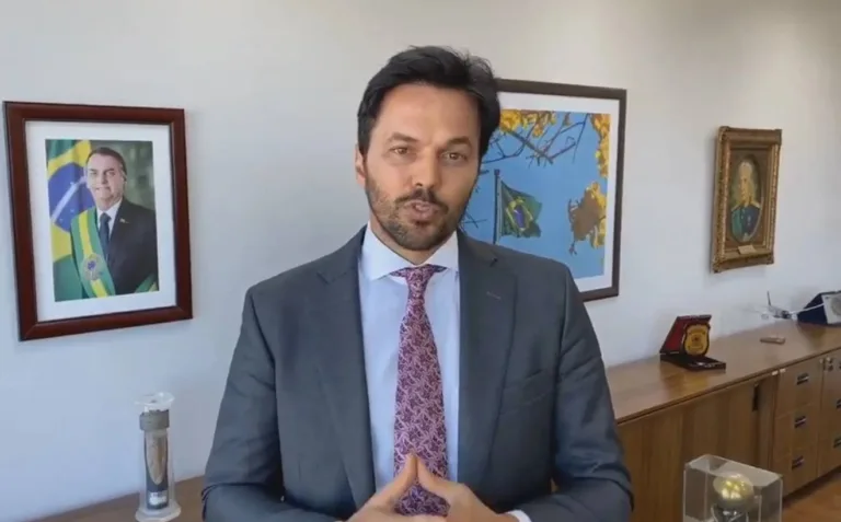 Fábio Faria, genro de Silvio Santos, desabafa: “Ele não tem opção”