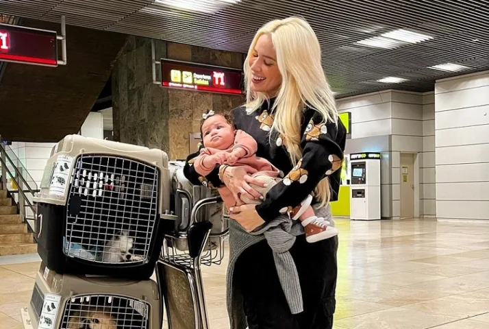 Karoline Lima e Cecília estão embarcando de volta para o Brasil (Foto: Reprodução/Instagram)