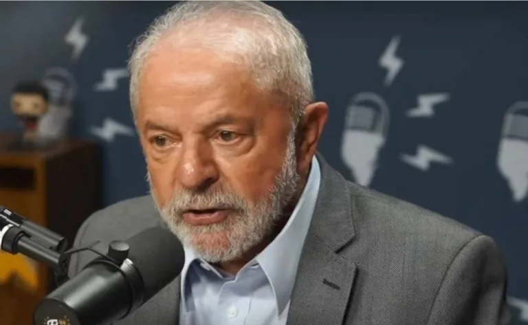 Após Lula ser eleito, internautas apontam: ”Não vai subir a rampa”