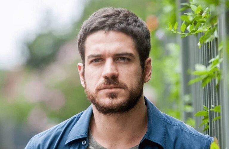 “Eu vivi no armário por muito tempo”, revela Marco Pigossi