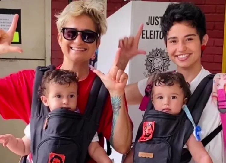 Nanda Costa e Lan Lanh com as gêmeas - Instagram