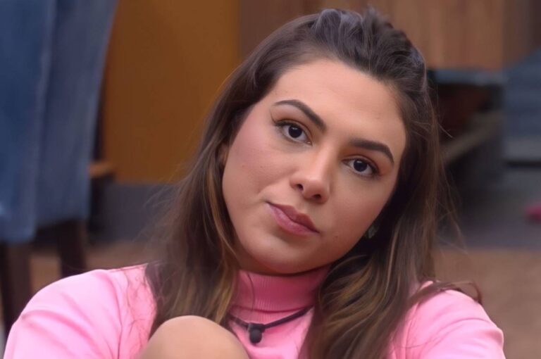 A Fazenda 14: Lucas e Vini Buttel espiaram Pétala trocar de roupa?