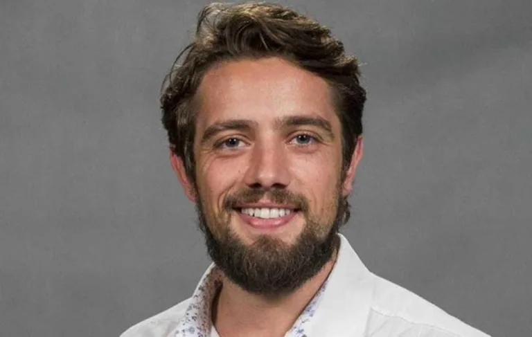 Rafael Cardoso publica foto da infância e encanta pela semelhança com a filha: ‘Parece?’