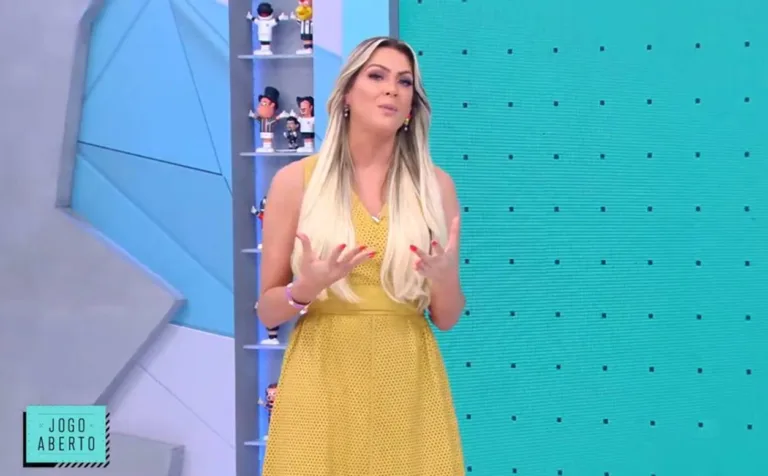 Renata Fan passa perrengue ao vivo no Jogo Aberto; assista