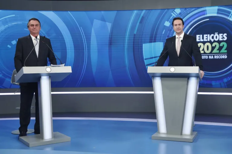 Sabatina com o candidato Jair Bolsonaro bate recorde de audiência e leva a Record TV à vice-liderança absoluta