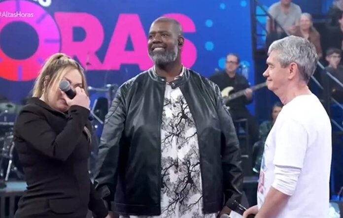 Simony Simony chora no Altas Horas - Foto: Globo