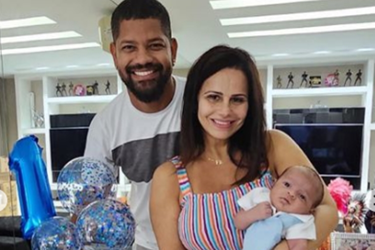 Viviane Araújo e Guilherme Militão, com Joaquim reprodução Instagram. 2